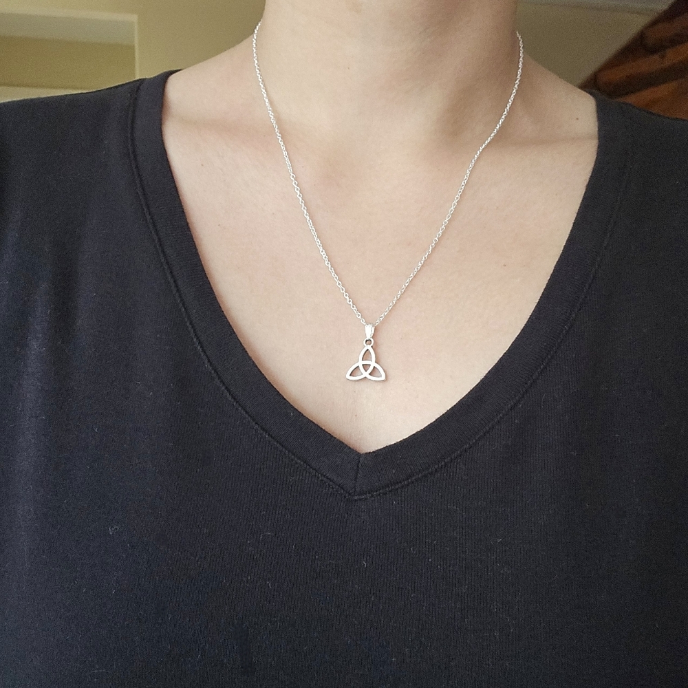 New Dainty Silver Celtic Knot Necklace - Picture 5 of 6
